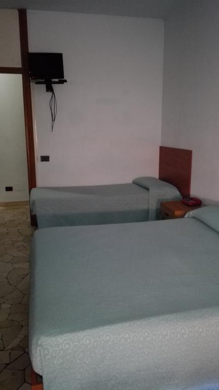 Hotel Mira فاريسّي الغرفة الصورة