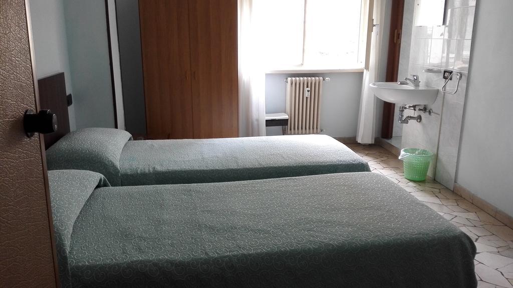 Hotel Mira فاريسّي الغرفة الصورة
